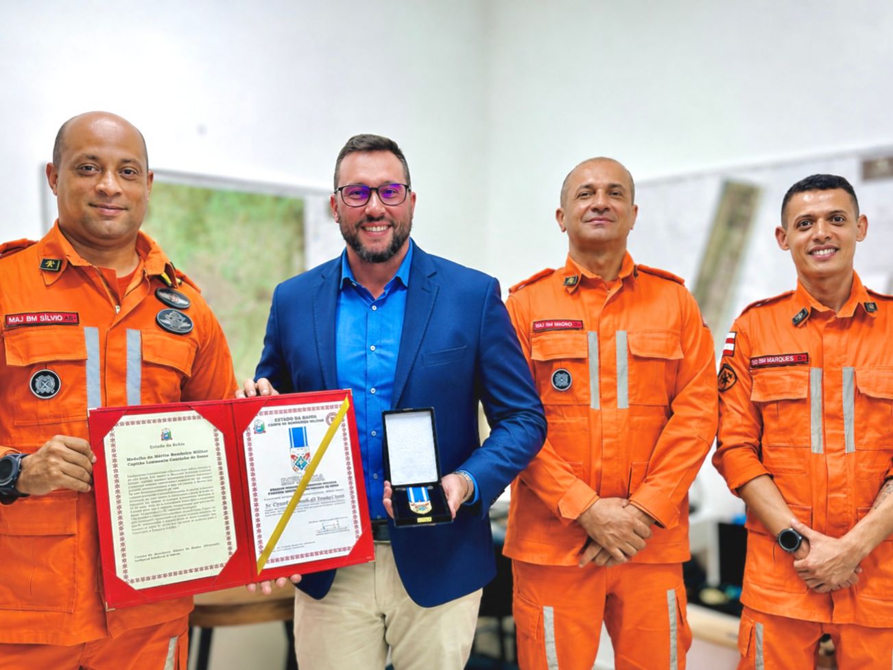 Secretário de Governo de Valença recebe a mais alta honraria do Corpo de Bombeiros Militar da Bahia