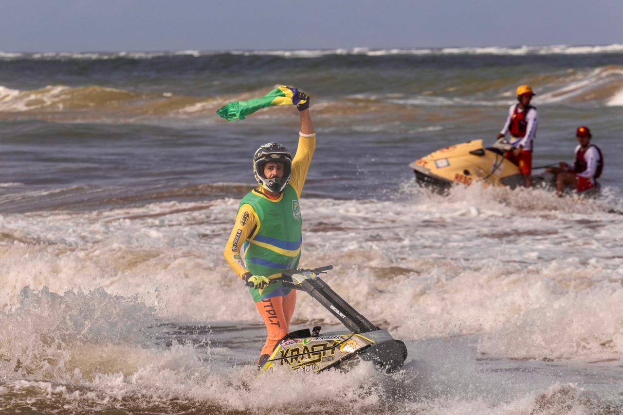 Etapa brasileira do Jet Waves World Cup agita Camaçari (BA) com Bruno Jacob vice-campeão mundial em Guarajuba
