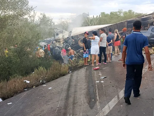 Tragédia na Bahia: sobe para 15 o número de mortos em acidente na BR-116