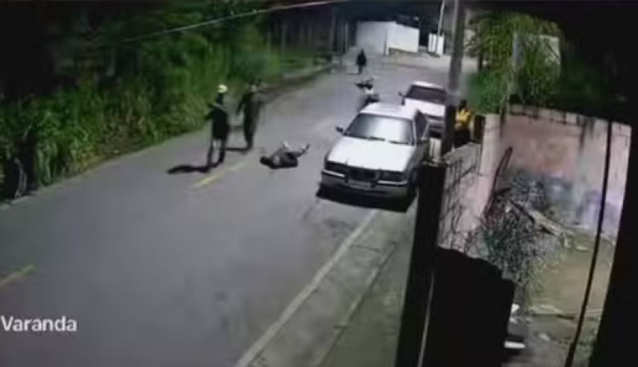 Homem é morto em frente ao filho após defender mulheres de importunação sexual