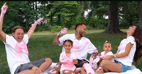 Neymar e Bruna Biancardi anunciam terceira gravidez com vídeo de chá revelação