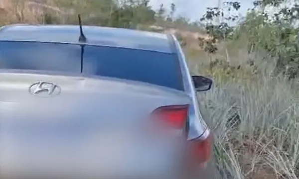 Três corpos são encontrados dentro de carro na Linha Verde, na Bahia