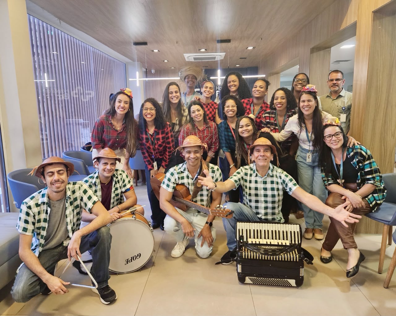 Forró itinerante leva clima junino a pacientes e colaboradores de hospital