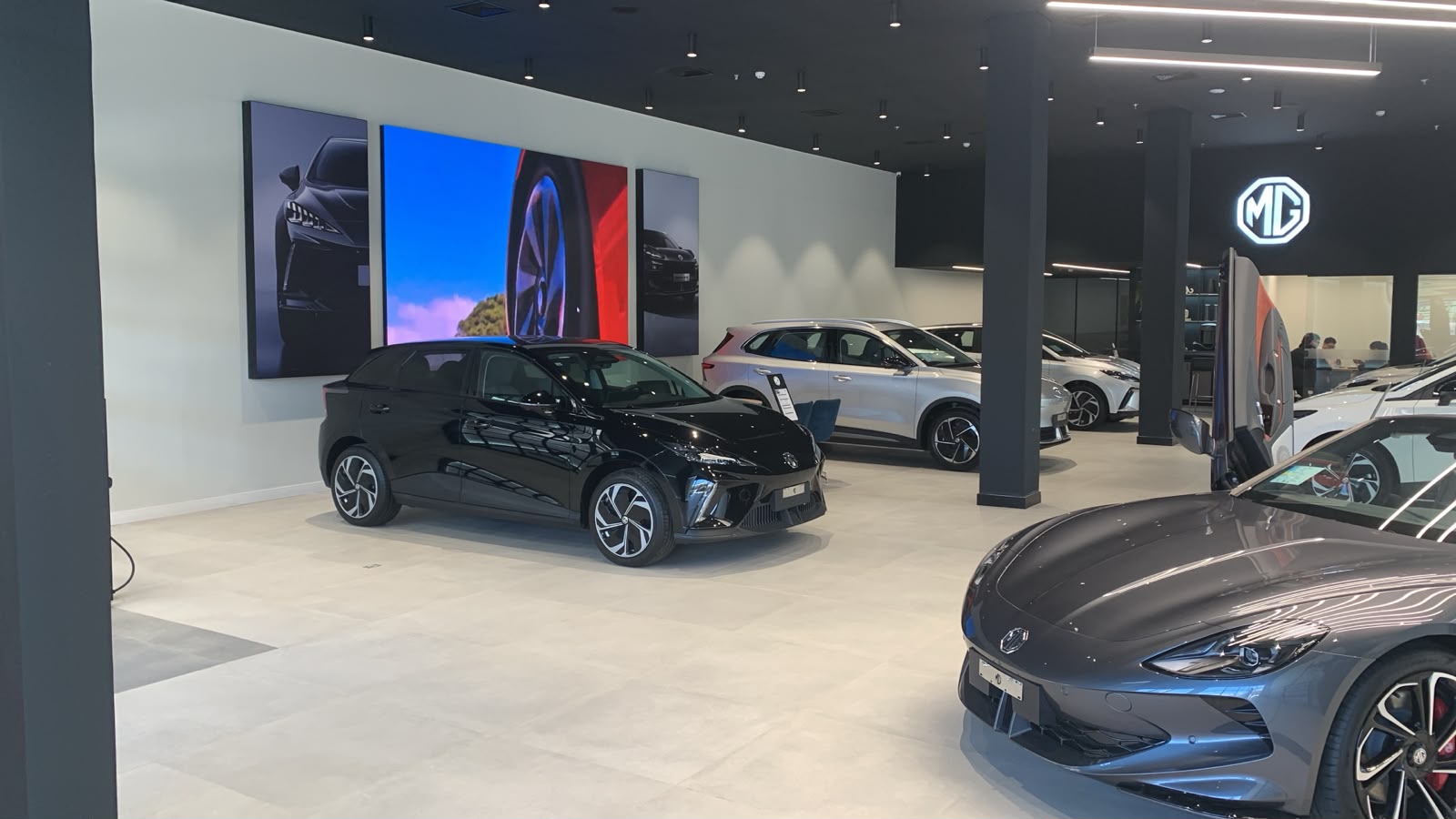 Grupo Indiana inaugura concessionária MG Inglaterra em Salvador e lança o novo MG4 Urban