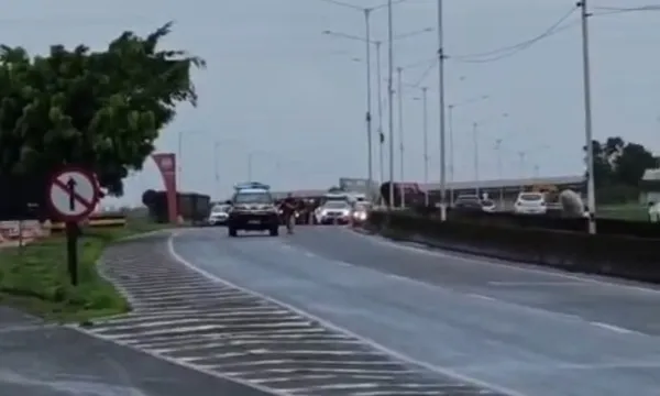 PRF interdita BR-324 após pista apresentar risco de ceder no sentido Feira