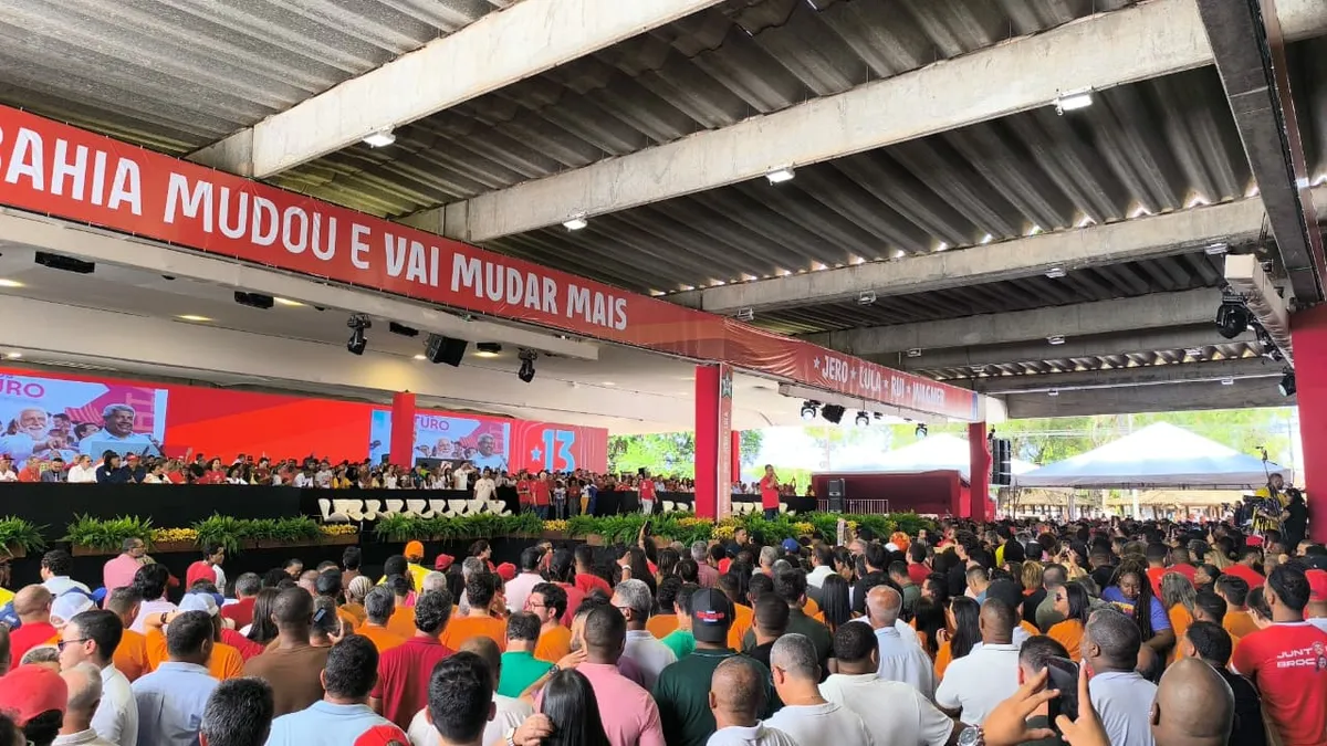 Convenção partidária do PT causa grande engarrafamento na Av. Paralela