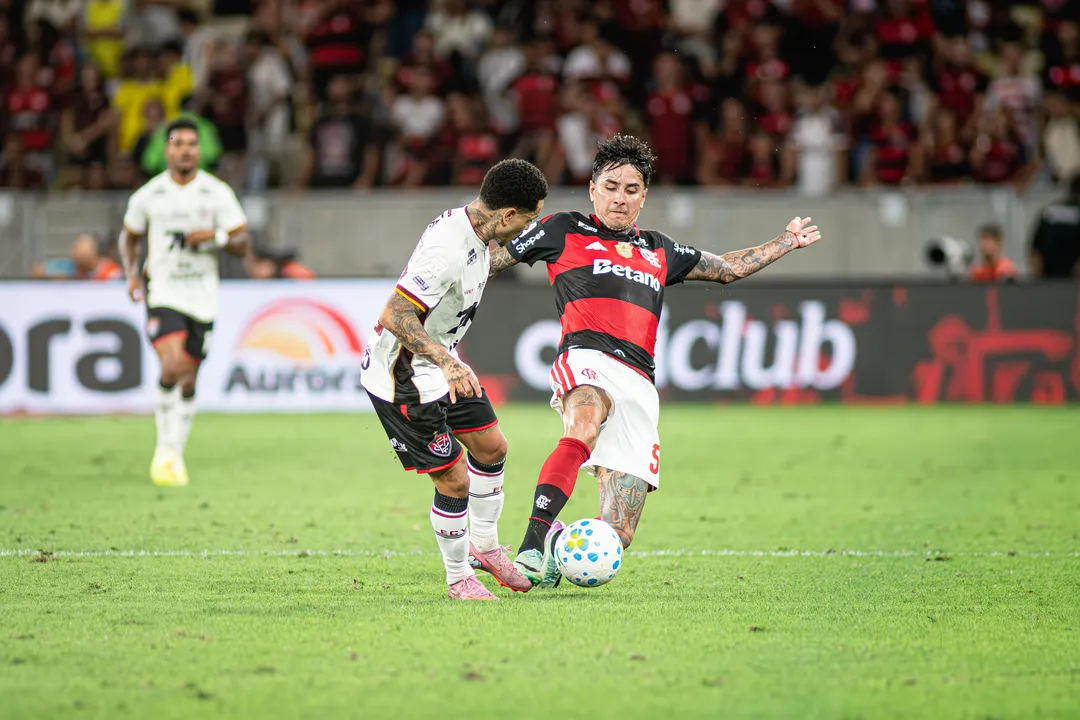 Vitória é dominado pelo Flamengo e soma mais uma derrota fora de casa