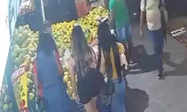 Mulher é flagrada roubando celular em mercado no bairro de Brotas, em Salvador
