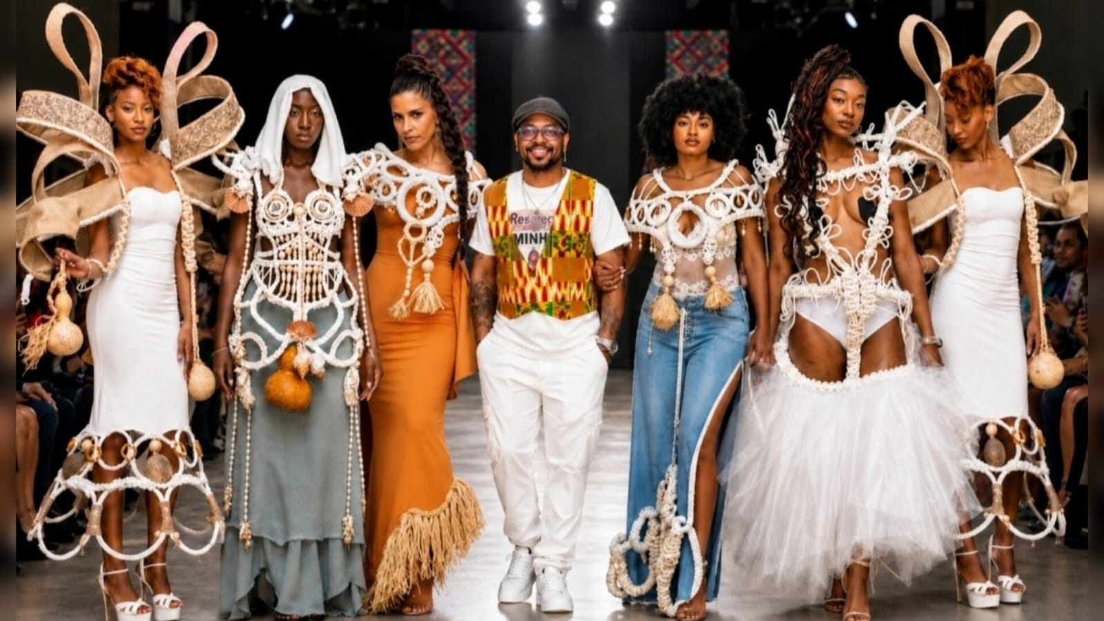A tendência da moda Afro Cibernéticos ganha passarelas internacionais pelo criador baiano Alex Fraga 