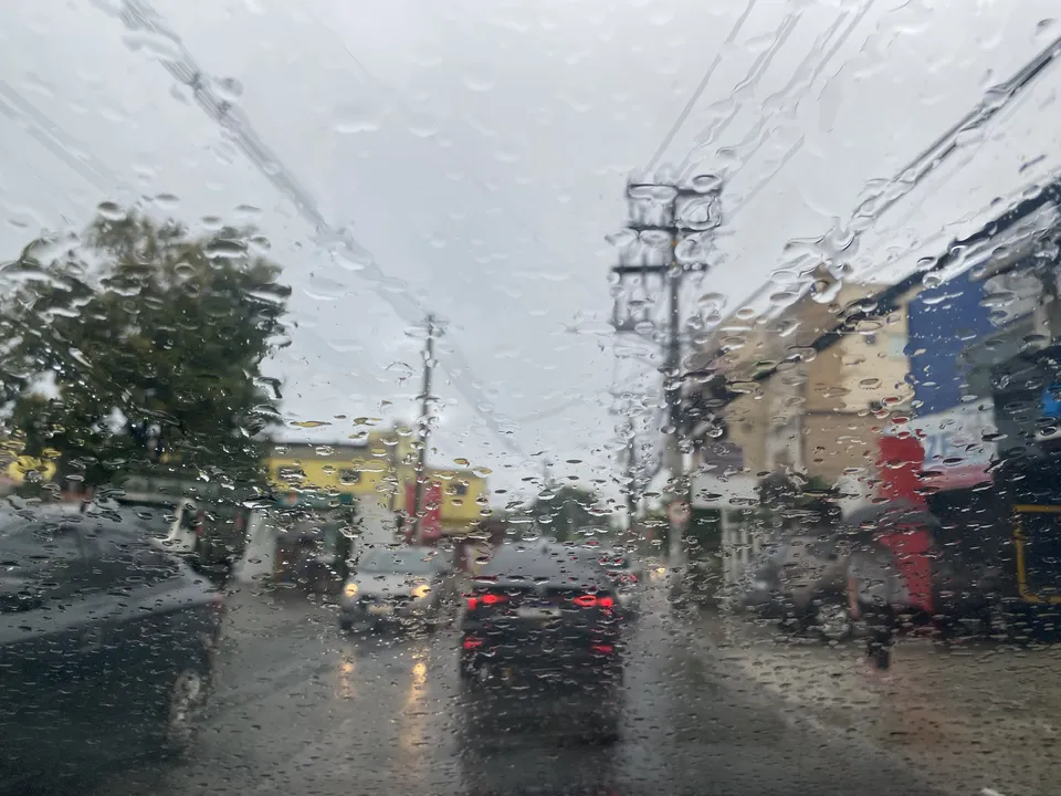 Chuva e tempo instável marcam início da semana em Salvador