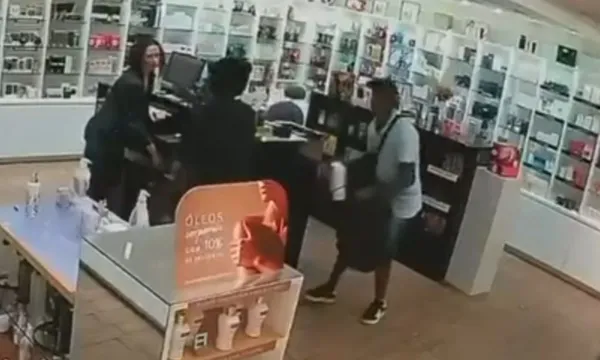 Loja de perfumes é alvo de assalto durante horário comercial de shopping em Salvador