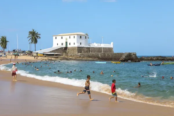 Praia do Porto da Barra, em Salvador, será fechada nesta quinta-feira (17); entenda