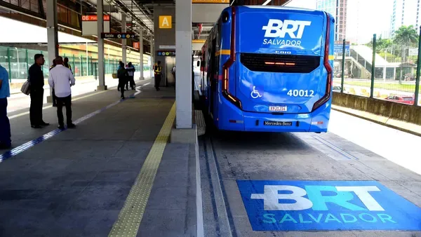 RodoviÔrios fazem paralisação e afetam operação do BRT de Salvador