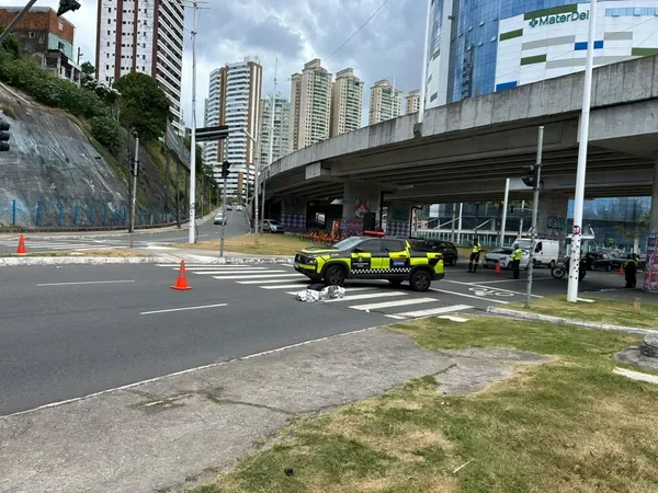 Idosa morre após ser atropelada na Avenida Vasco da Gama, em Salvador